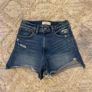 Abercrombie Curve Love 4” High Rise Mom Short